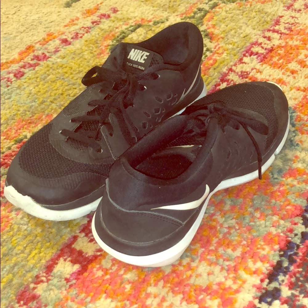 Nike Flex Run tennis shoes